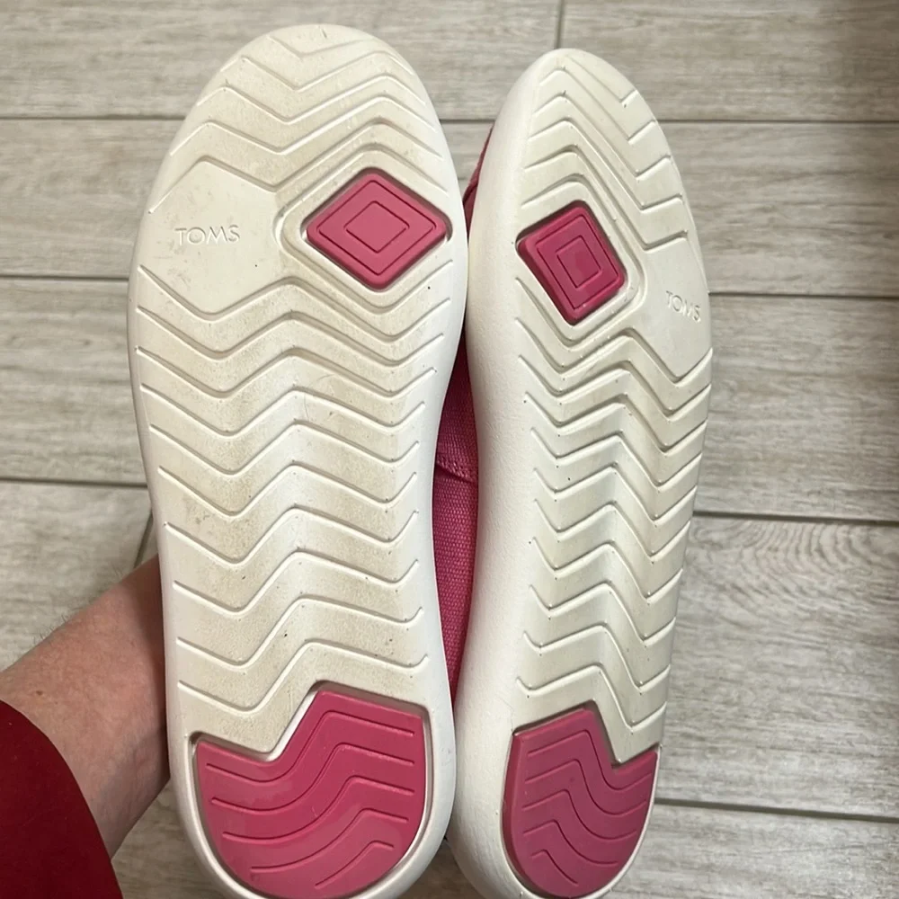 Toms Pink & White Canvas Slip Ons-9.5 - Picture 6 of 9